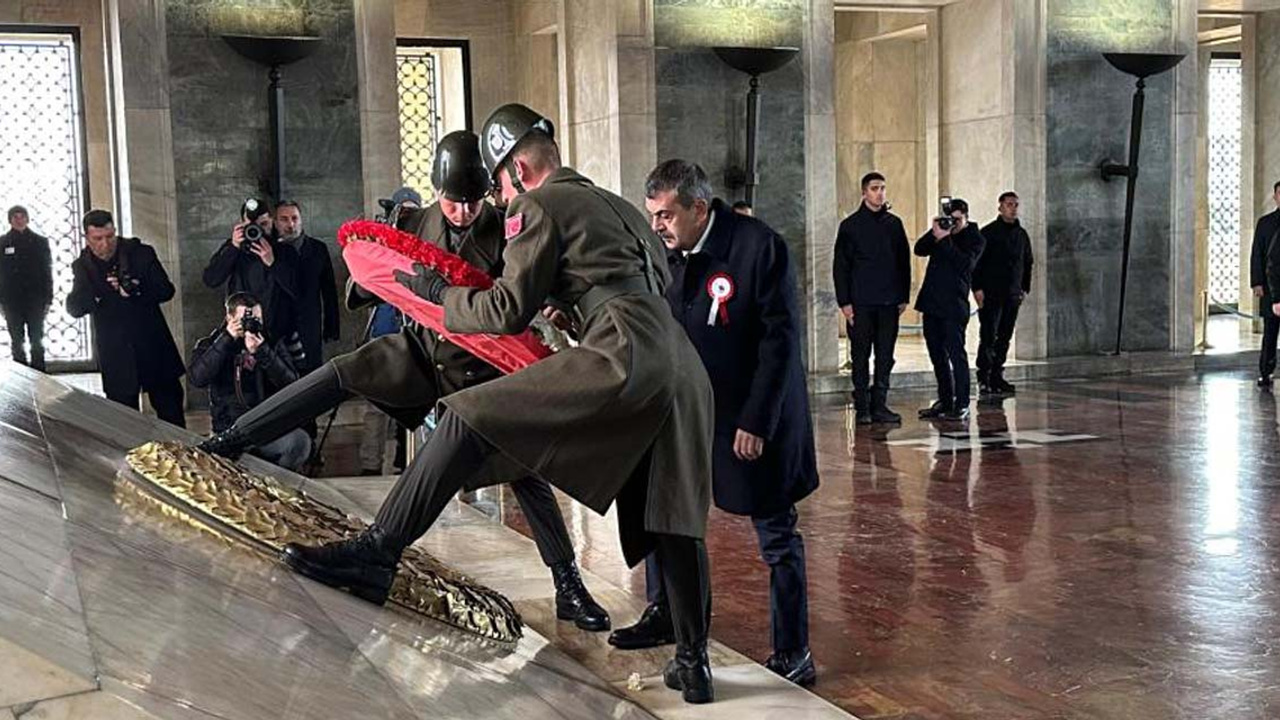 Bakan Tekin, 81 ilden gelen öğretmenlerle Anıtkabir’i ziyaret etti