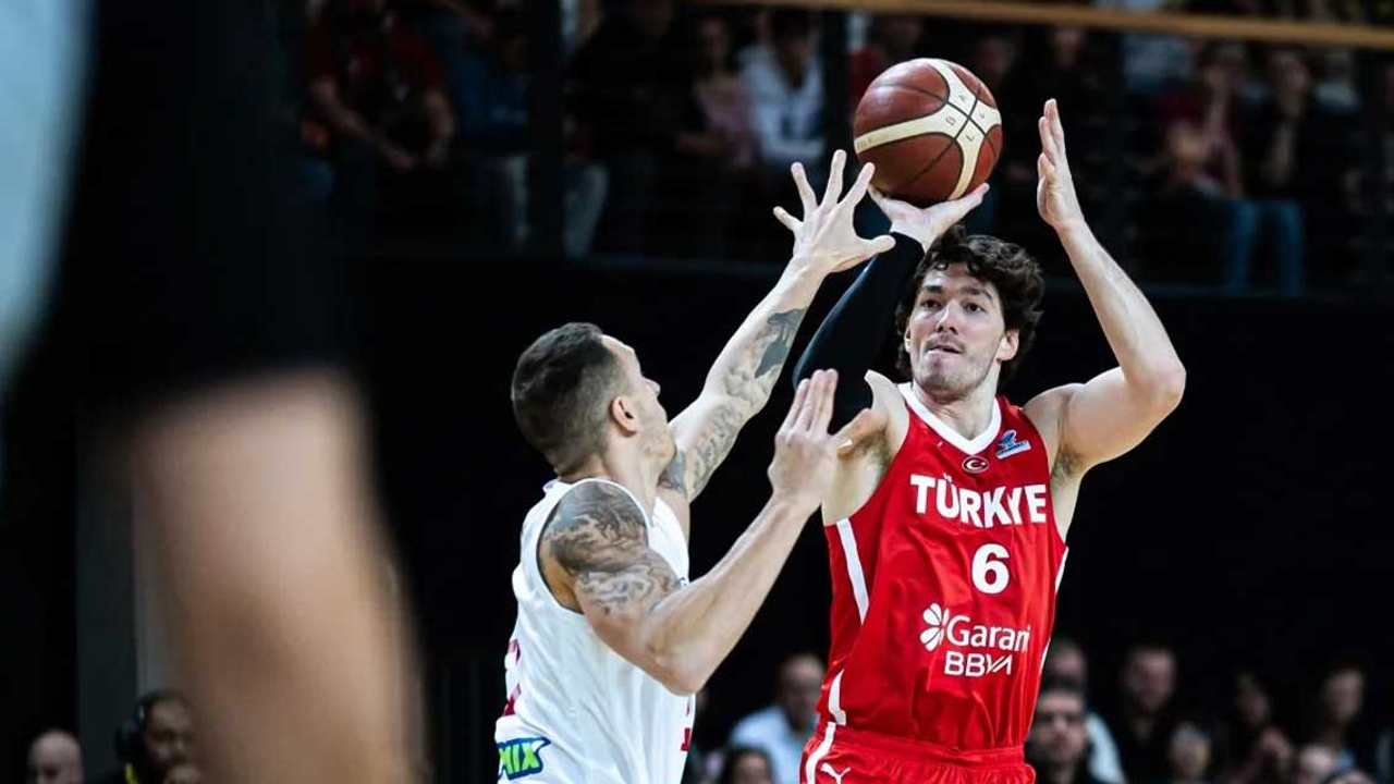 A Milli Erkek Basketbol Takımı, 2025 Avrupa Şampiyonası biletini cebine koydu: Cedi Osman'dan 33 sayılık resital