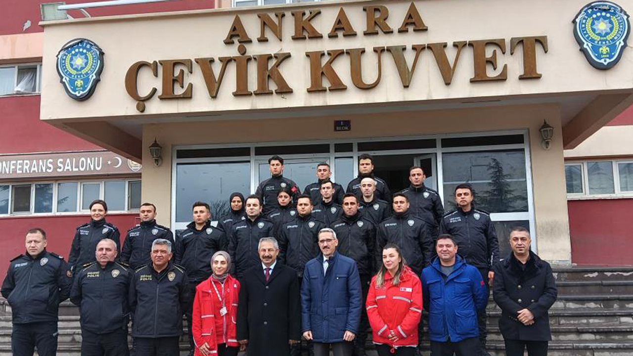 Ankara İl Emniyet Müdürü Engin Dinç, Türk Kızılay’ına kan bağışı yaptı