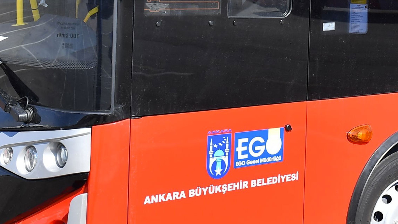 Ankara'da şoföre bıçak çeken vatandaşı yolcular otobüsten attı!