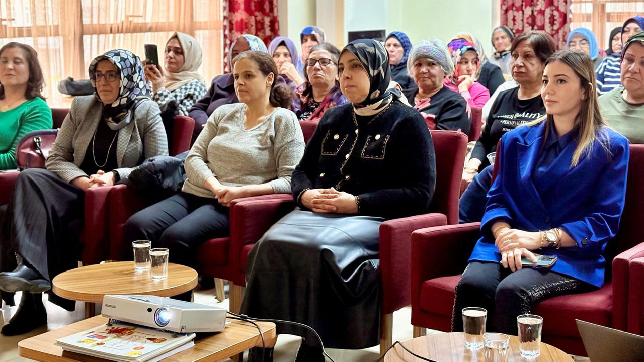 Sincan Belediyesinden kadınlara "Sağlıklı Doğum" semineri