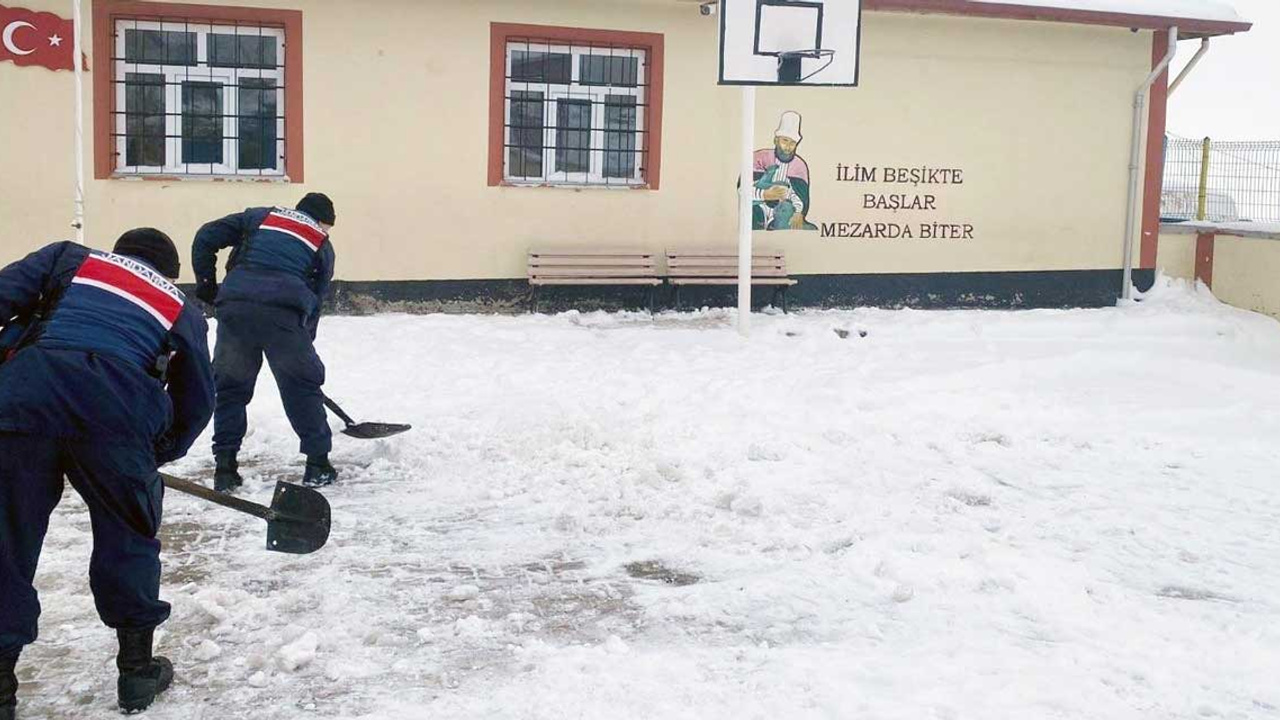 Yozgat Jandarmasından örnek davranış: Hem güvenlik hem eğlence