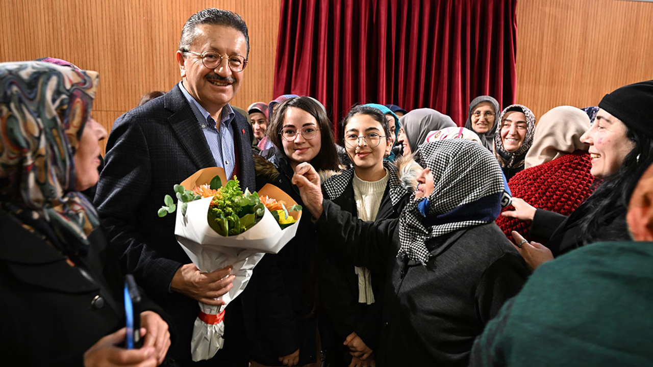 Başkan Tiryaki mahalleleri turluyor, vatandaştan ilgi görüyor