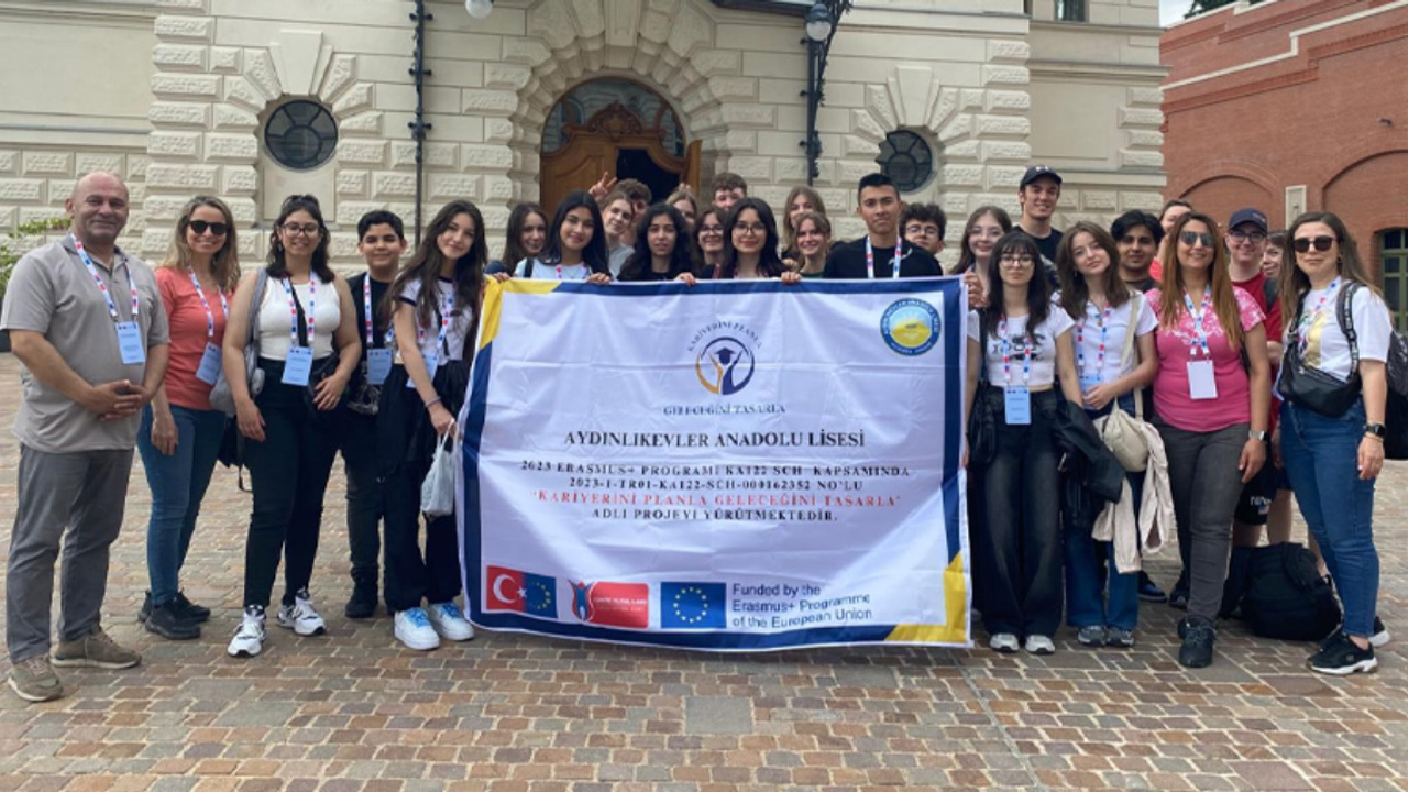 Aydınlıkevler Anadolu Lisesi'nden Budapeşte çıkarması: Öğrencilere unutulmaz deneyim!