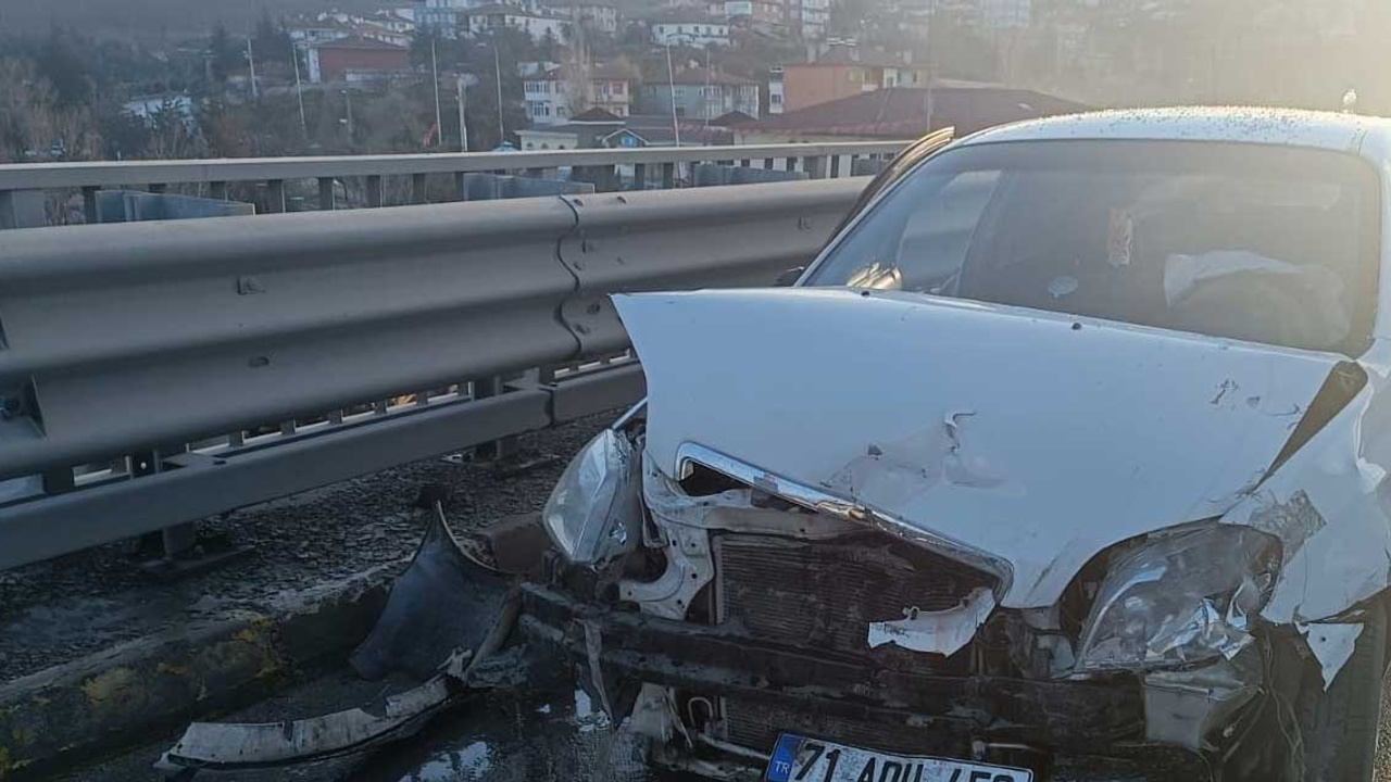 Ankara’da Mamak ve Sincan'da yaşanan iki trafik kazasında can pazarı yaşandı: 4 Yaralı