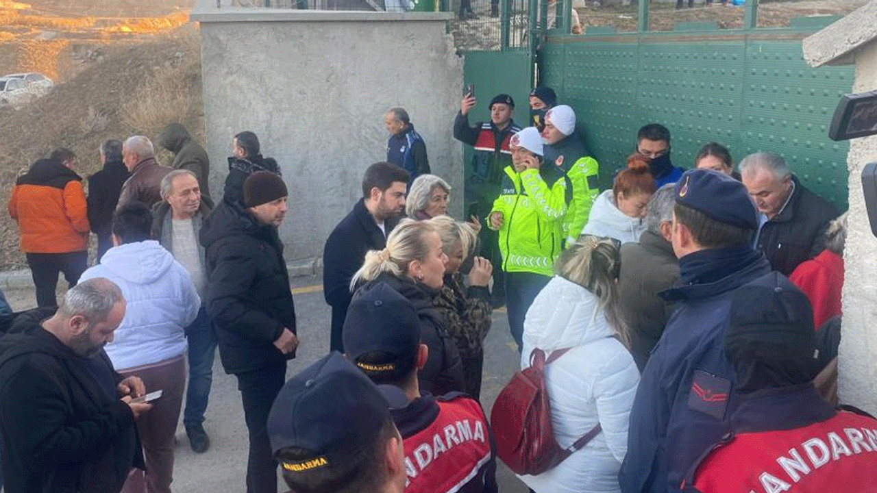 Ankara'daki hayvanseverlerden barınak önünde eylem!