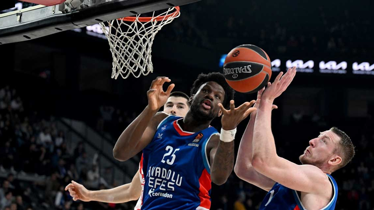 Anadolu Efes, ikinci yarıda açıldı: Euroleague'de Kızılyıldız’ı devirdi