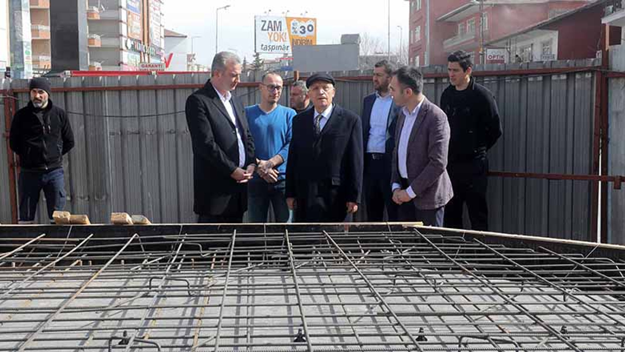 Başkan Yaşar yapımı süren inşaatları inceledi