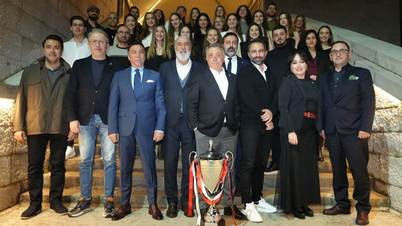 Sultanlar Ligi'ne yükselen siyah-beyazlı kadın voleybol takımı için iftar yemeği düzenlendi
