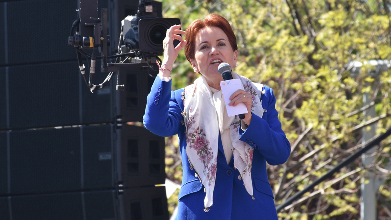 Akşener, Afyonkarahisar mitinginde vatandaşlara seslendi