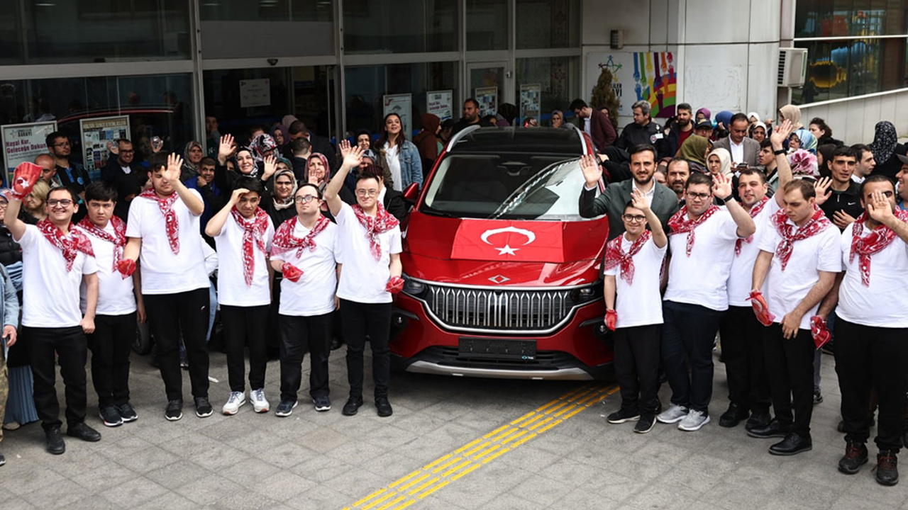 Bağcılar'da engelli gençlere Togg ile asker eğlencesi düzenlendi
