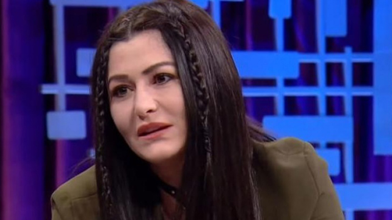 Deniz Çakır’dan vatandaşlara ağır hakaret! Seçimde kararsız olanlara ateş püskürdü