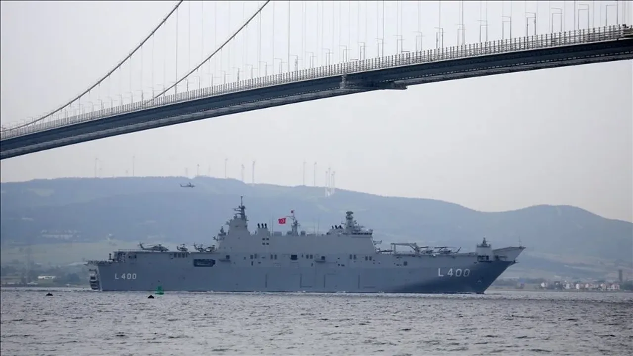 TCG Anadolu, Çanakkale Boğazı'ndan geçti