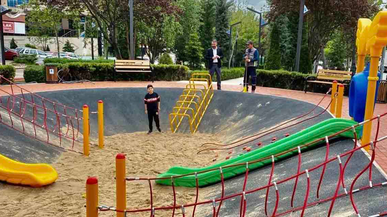 Ankara Pursaklar’da yenilenen park göz kamaştırıyor