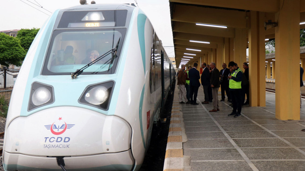 Milli tasarı olan Elektrikli Tren seferlere başladı