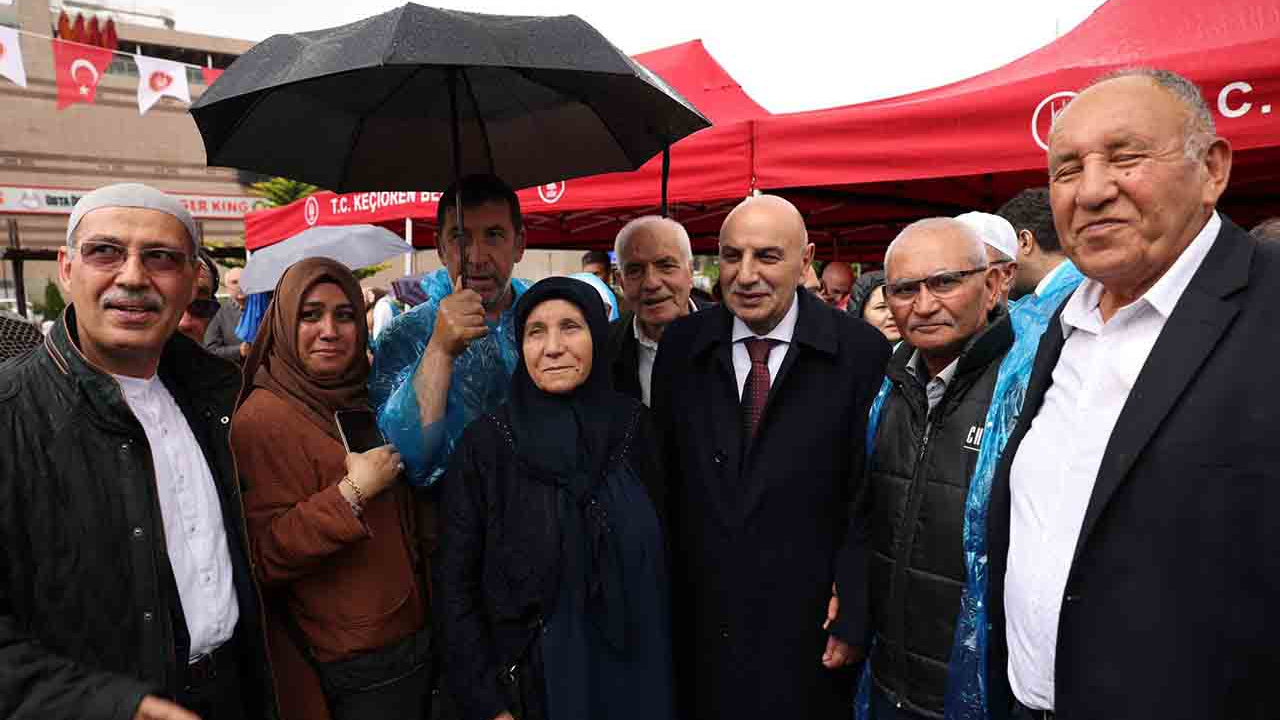 Keçiörenli hacı adayları yolcu edildi