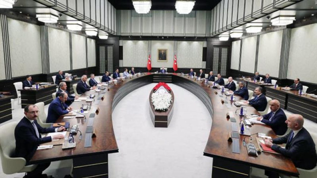 AK Parti'de yeni kabine için neler konuşuluyor? Erdoğan, kabineyi sil baştan yenileyecek mi?