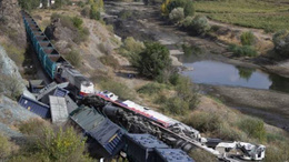 Yük Treni İle Kamyon Çarpıştı: 1 Ölü