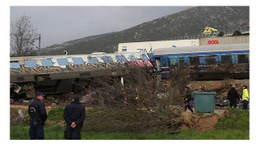 Yolcu treni raydan çıktı: 140 kişi yaralandı