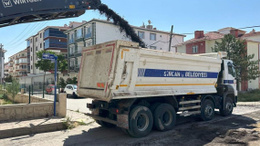 Sincan'da yol yenileme çalışmaları devam ediyor