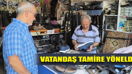 Yeni ayakkabı alamayan vatandaş tamire yöneldi