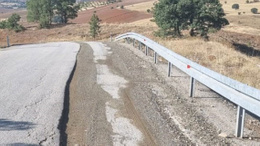 Elmadağ-Karacahasan yolu tehlike saçıyor