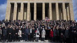 CHP Genel Başkanı Özel, Anıtkabir’i ziyaret etti