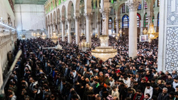 Suriye'de Esed sonrası Emevi Camisi’nde ilk cuma namazı kılındı I Lübnan'da hutbe konusu: Esad Rejimi'nin çöküşü