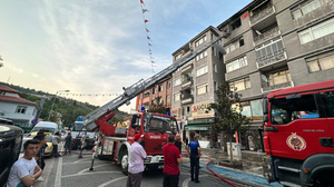 Zonguldak’ta 6 katlı binada yangın paniği: 1 yaralı