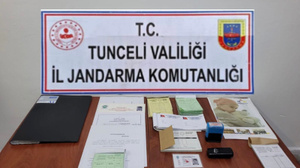 Kendilerini askeri personel olarak tanıtıp vatandaşları dolandırmışlar