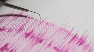 Japonya 5.8'lik deprem ile bir kez daha sarsıldı