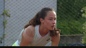 Milli tenisçi Zeynep Sönmez, dünya 24 numarası Emma Navarro'ya 6-2 ve 6-0 yenilerek Roland Garros'a veda etti