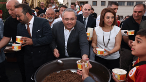 Keçiören Belediyesinden vatandaşlara aşure ikramı