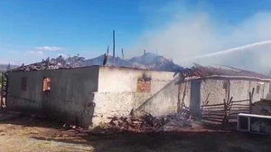 Yozgat'ta ahır yangını ev ve samanlığa sıçradı