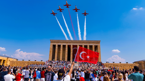 Anıtkabir'de ziyaretçi akını