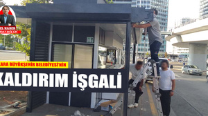 Ankara Büyükşehir Belediyesi kaldırım "işgal" etti, vatandaş ise tepki gösteriyor!