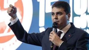 Demokrat Parti kurultayı olaylı geçti: Üç milletvekilinden ikisi istifa edebilir