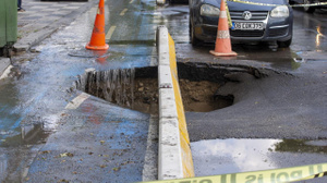 Ankara'yı sağanak vurdu! Yollar çöktü!