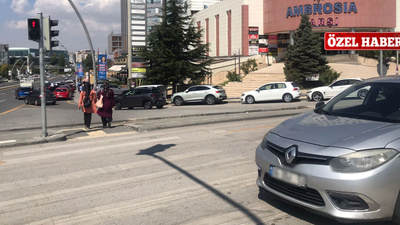 Çukurambar'da trafik ışığı hem yayalara hem araçlara kırmızı yanıyor