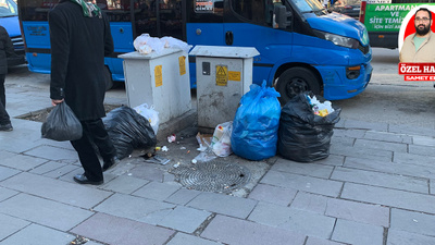 Keçiören’de çöp konteyneri uygulaması olmadığı için çöpler dışarıda kaldı