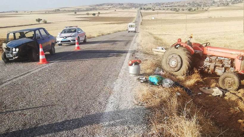 Kırıkkale’de trafik kazası: Traktörle otomobil çarpıştı, 2 yaralı