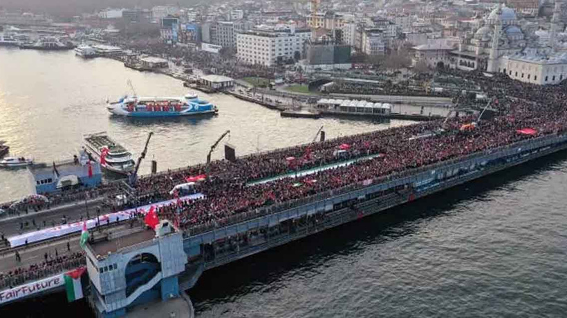Galata Köprüsü'nde Gazze'ye destek yürüyüşüne katılan kişi sayısı açıklandı