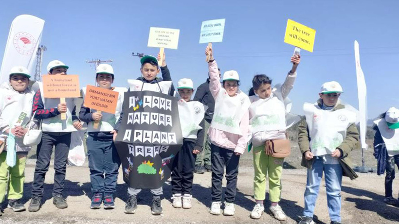 Kızılcahamamlı öğrenciler Orman Haftası'nda ağaç dikti