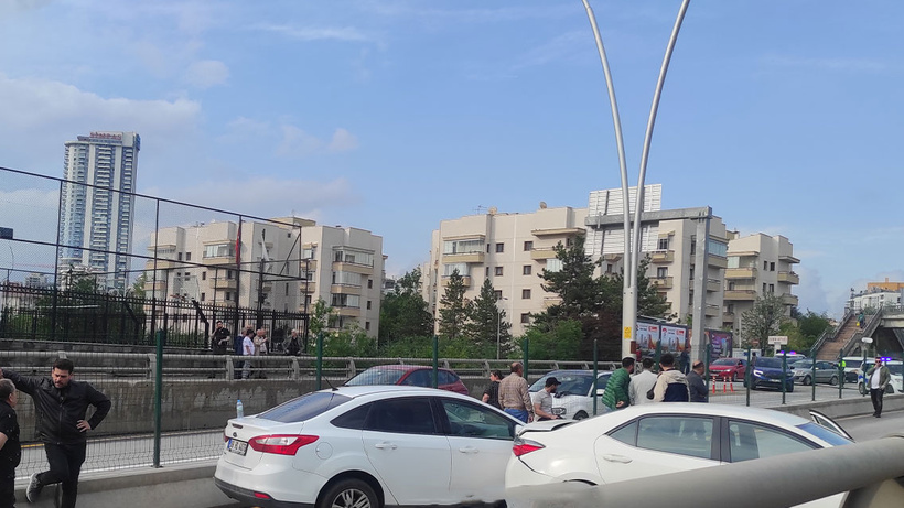 Ankara’da alt geçitteki kaza trafiği felç etti
