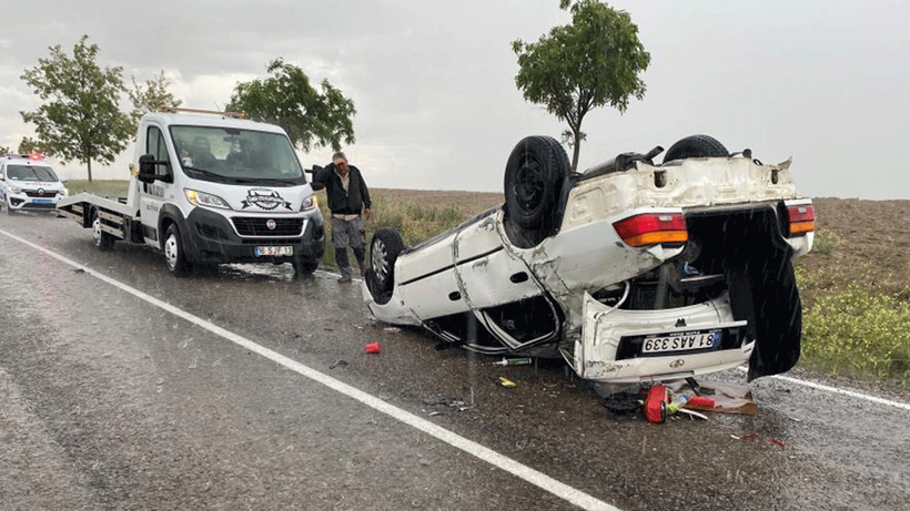 Konya'da feci kaza! Otomobil pert oldu!