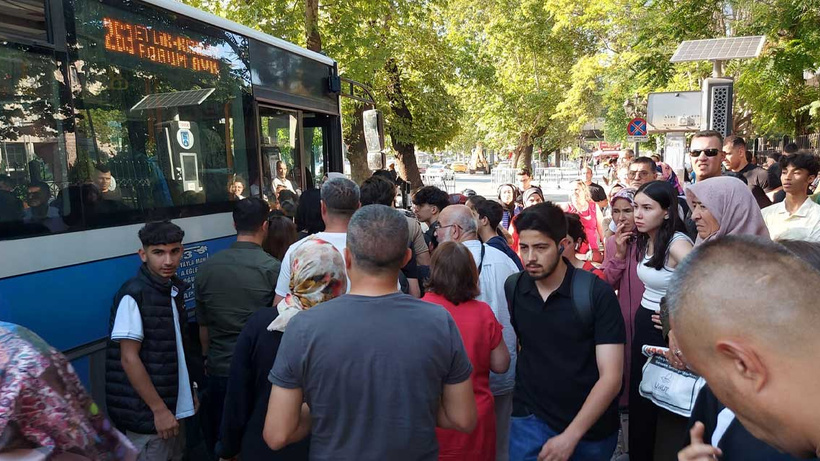 Ankara'da bayram çilesi: 30 Ağustos Zafer Bayramında 'ücretsiz' ulaşım işkenceye döndü