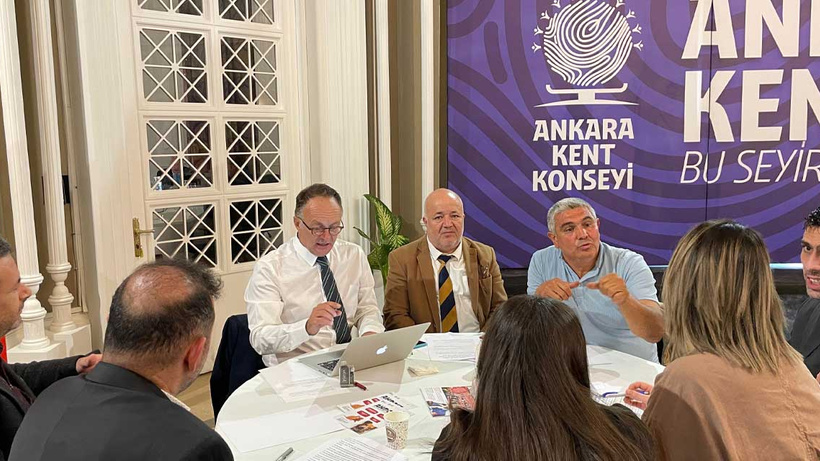 Kırşehirli Dernekler Federasyonu Genel Başkan Yardımcısı Abdullah Çavuş, Dünya Hayvan Hakları Günü etkinliğinde konuştu
