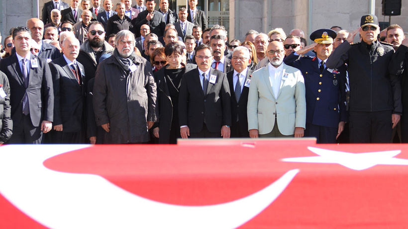 Eski Bakan Sabahattin Çakmakoğlu son yolculuğuna uğurlandı