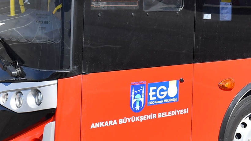 Ankara'da şoföre bıçak çeken vatandaşı yolcular otobüsten attı!