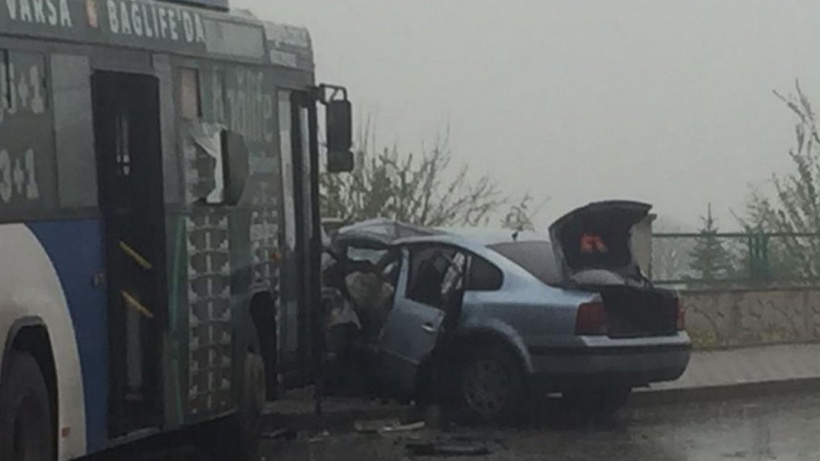 Halk otobüsü ile otomobil çarpıştı: 1 ölü